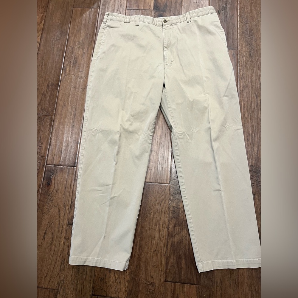 Men’s Dockers Tour pants. Size W40 x L32. Color tan